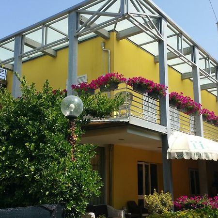 Hotel Illi Marina di Massa Luaran gambar