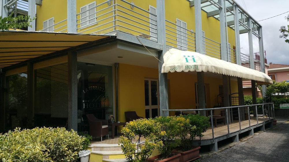 Hotel Illi Marina di Massa Luaran gambar