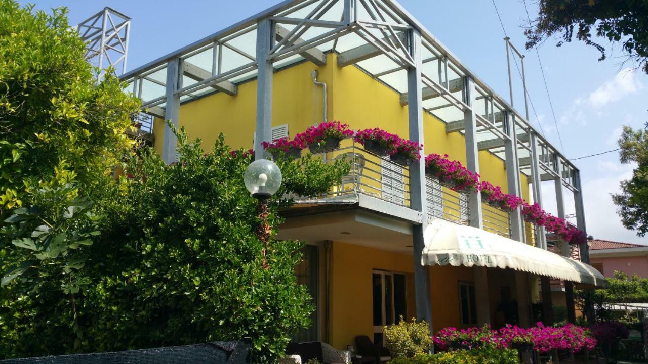 Hotel Illi Marina di Massa Luaran gambar